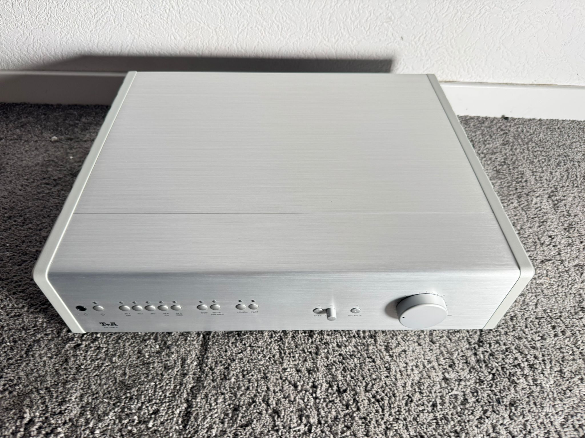 T+A Elektroakustik PA 1000 E integrated amplifier in si... 2