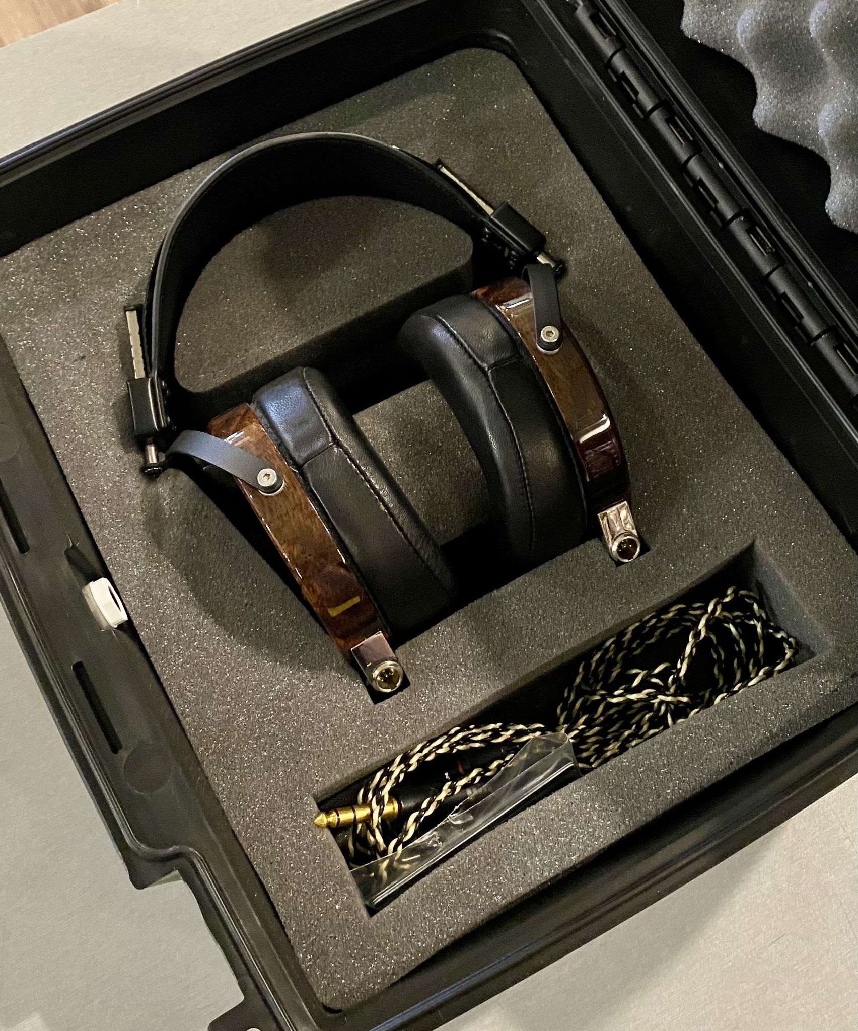 Audeze LCD-4 High Performance Planar Magnetic Headphones 3