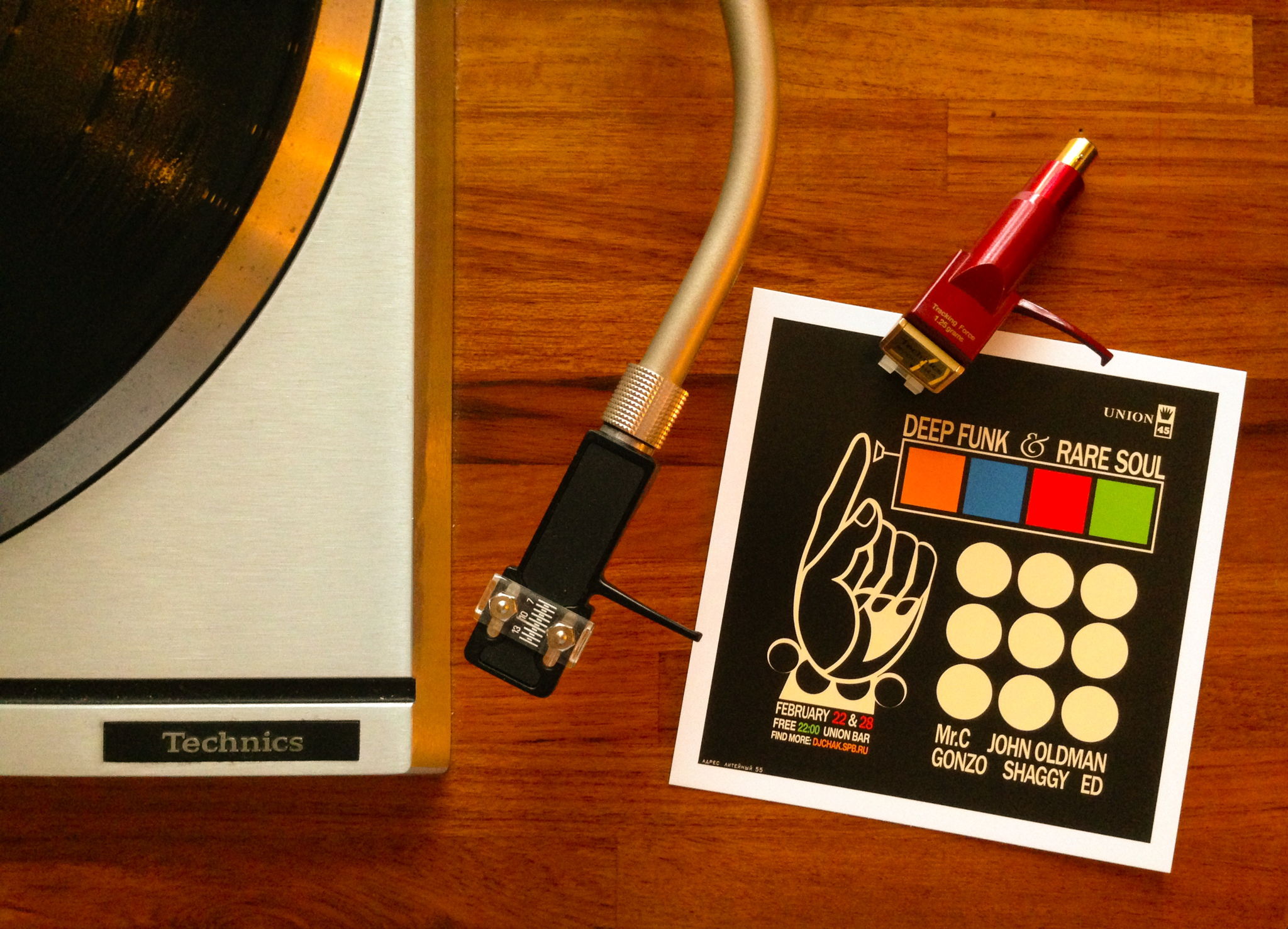 I think it's ZYX Airy-3 LOMC (on EPA-100 tonearm) vs. Technics EPC-205c MK4 (MM).