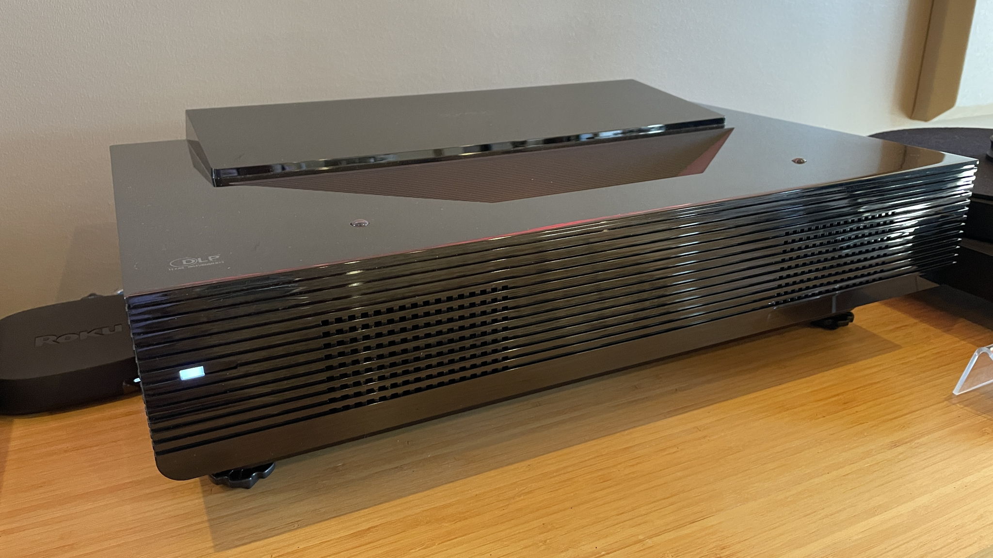 SIM2 DTV S HDR, Ultra Short Throw Projector 2