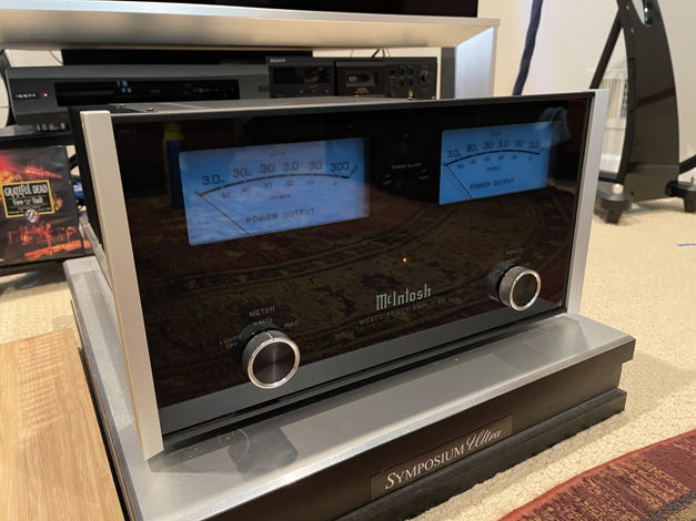 McIntosh MC302 - Retail $5500 - Amazing Stereo Amp in E...