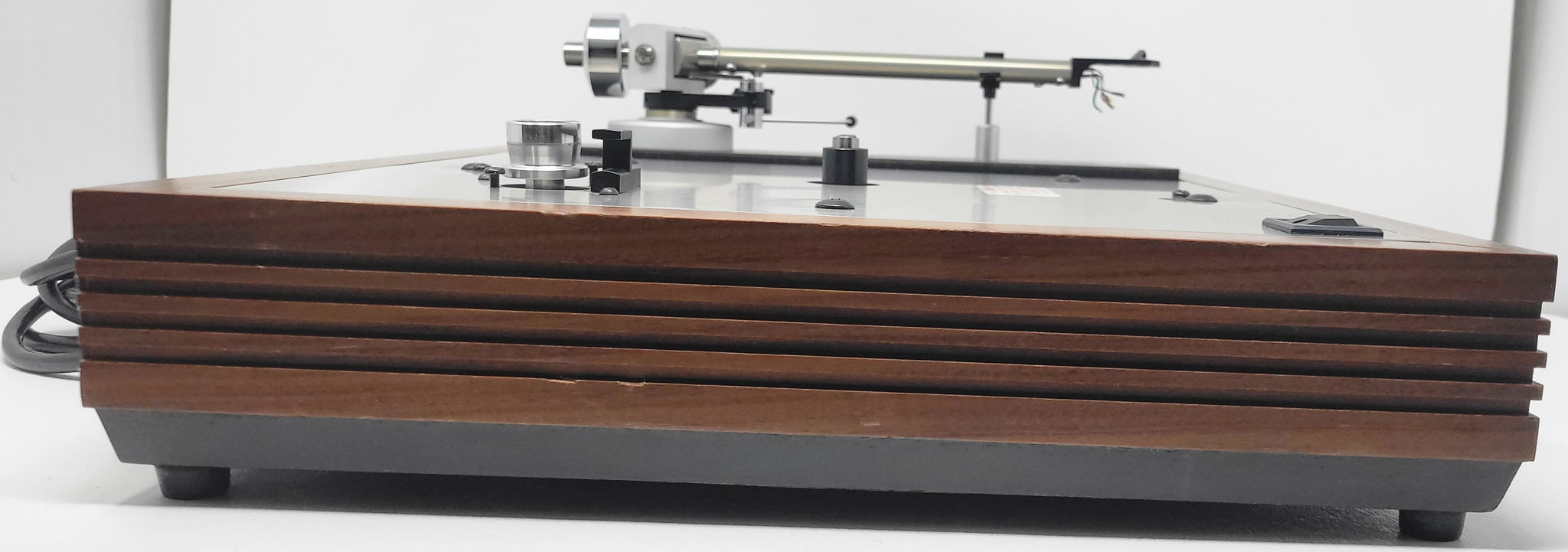 Linn LP12 with Ittok LVII tonearm 8