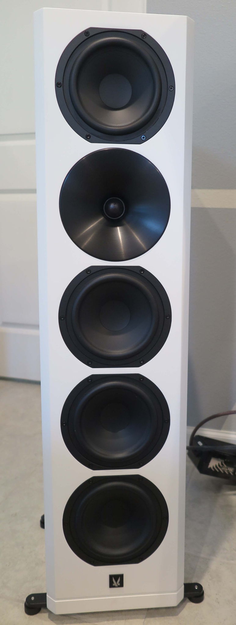 Arendal 1723 S speakers in Satin White