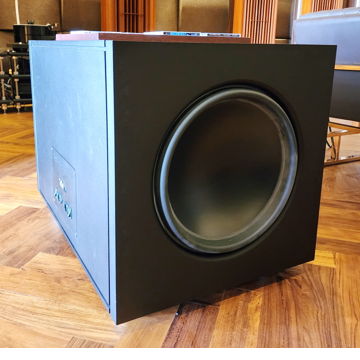 Magico QSub-18 MCast subwoofer