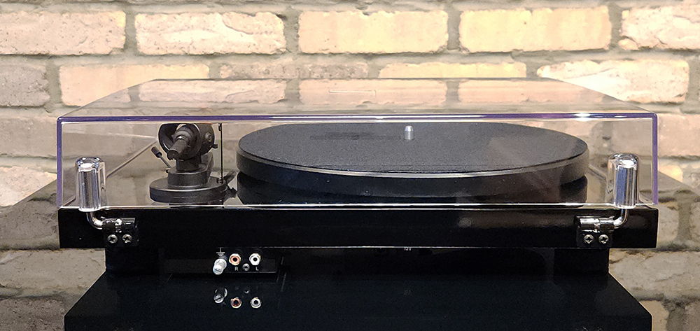 Pro-Ject Debut lll Phono SB in Gloss Black w/ Ortofon O... 4