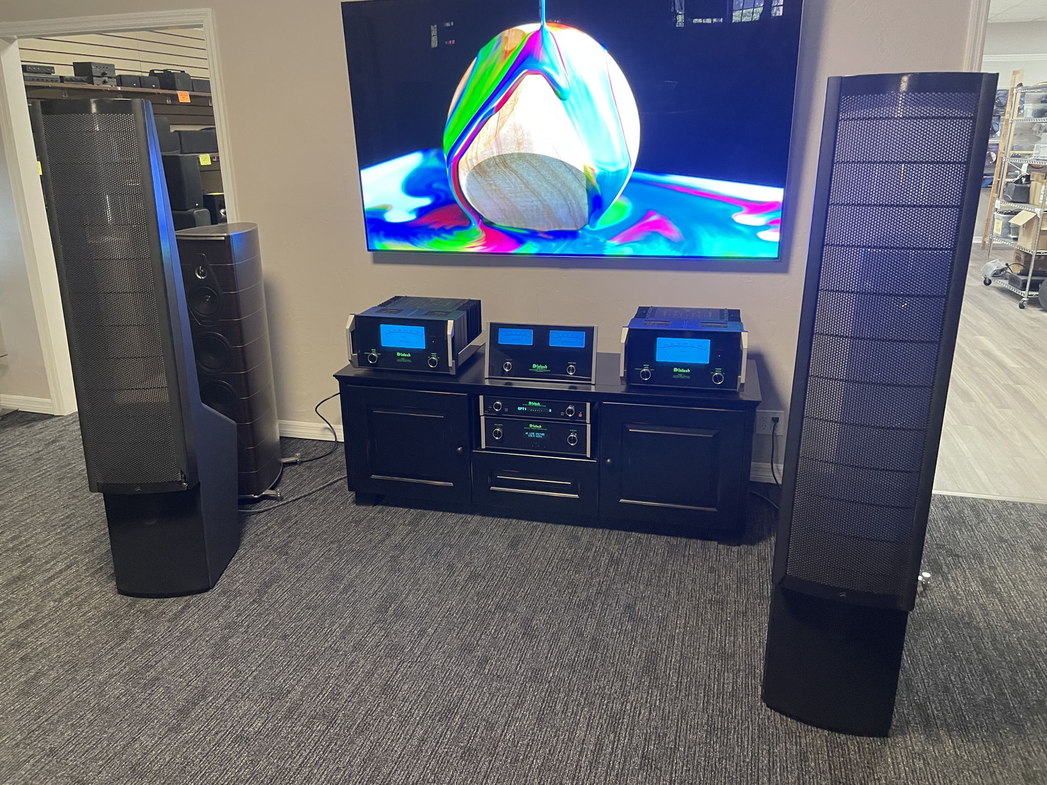 1/pr Martin Logan Ascent floor speakers in blk, play co...