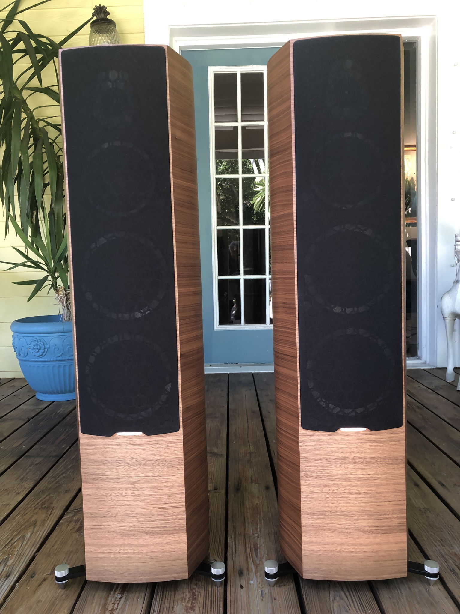 Sonus Faber Sonetto V floorstanders in Walnut