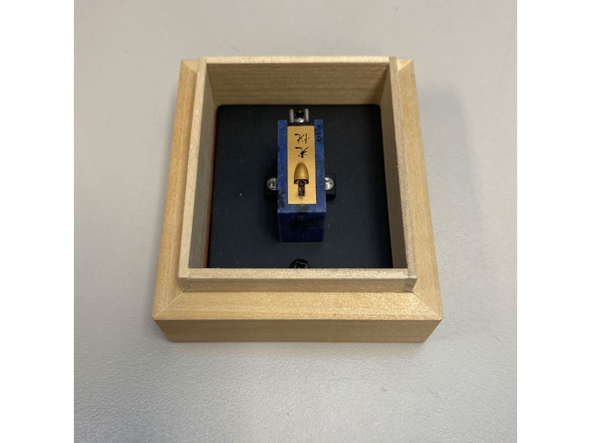 Koetsu Azule Platinum Moving Coil Phono Cartridge