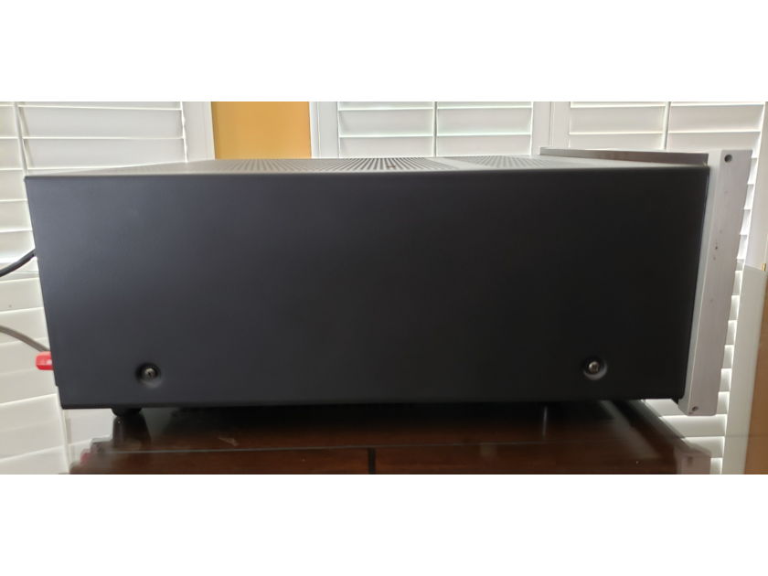McIntosh MC-206, 6-channel, 200W/120W per channel Amplifier