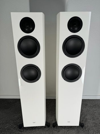 Gauder Akustik Capello 80 DV speakers in white B-Stock