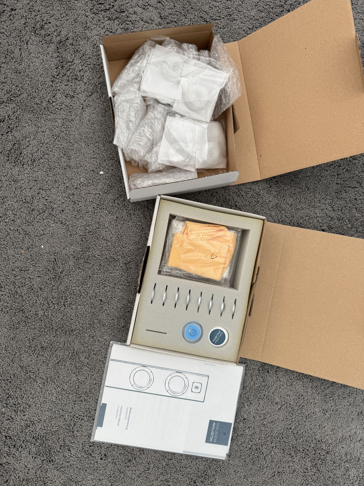 Gauder Akustik Vescova Black Edition speakers in white 9