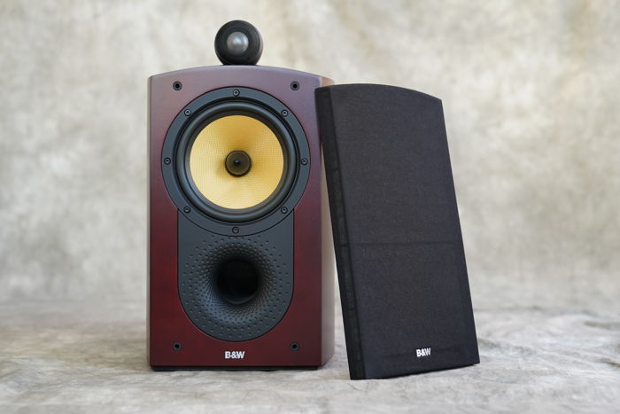 B&W (Bowers & Wilkins) Nautilus 805 pair and HTM2 Cente...