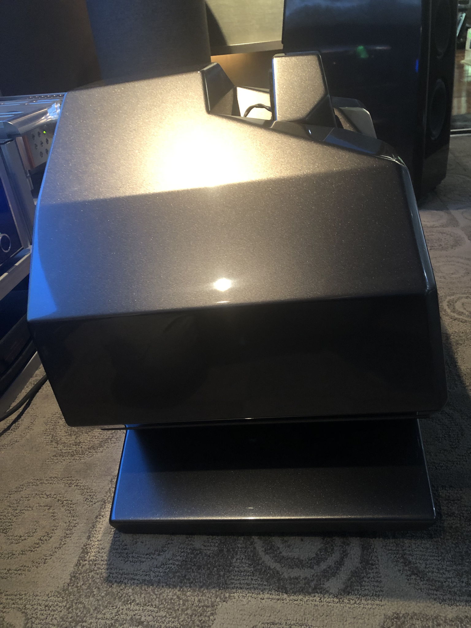 Wilson Audio Mezzo CS Center w Hourglass Stand 4