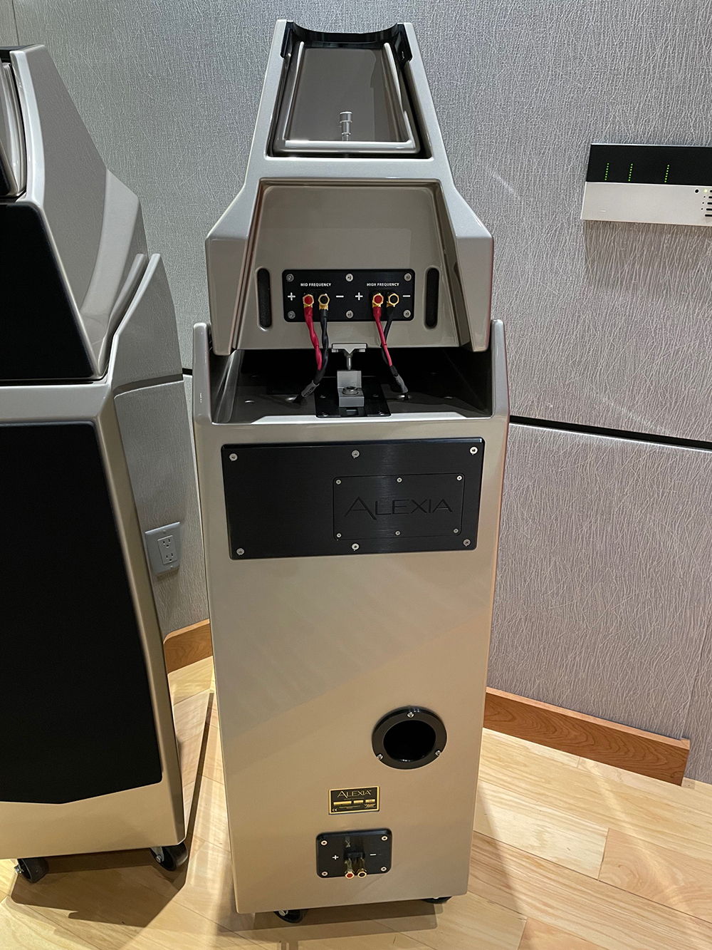 Wilson Audio Certified Authentic Pre-Owned, Desert Silv... 9