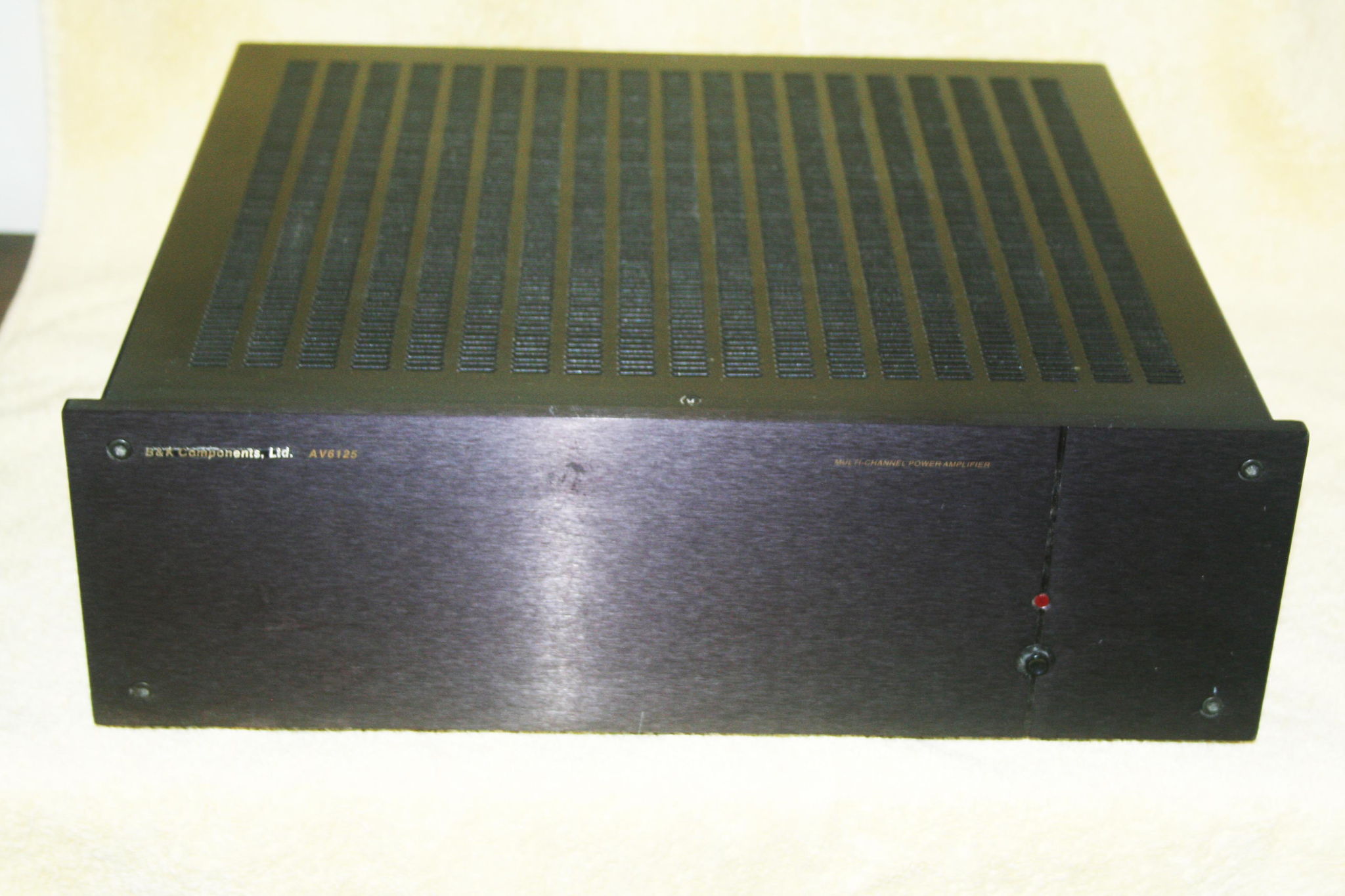 B&K AV6125 - 6 channel Power Amp