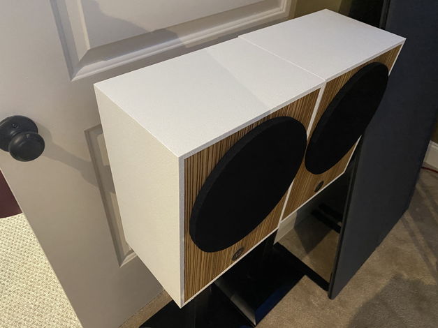 Omega Speaker Systems Compact 8 Monitors in White and Z...