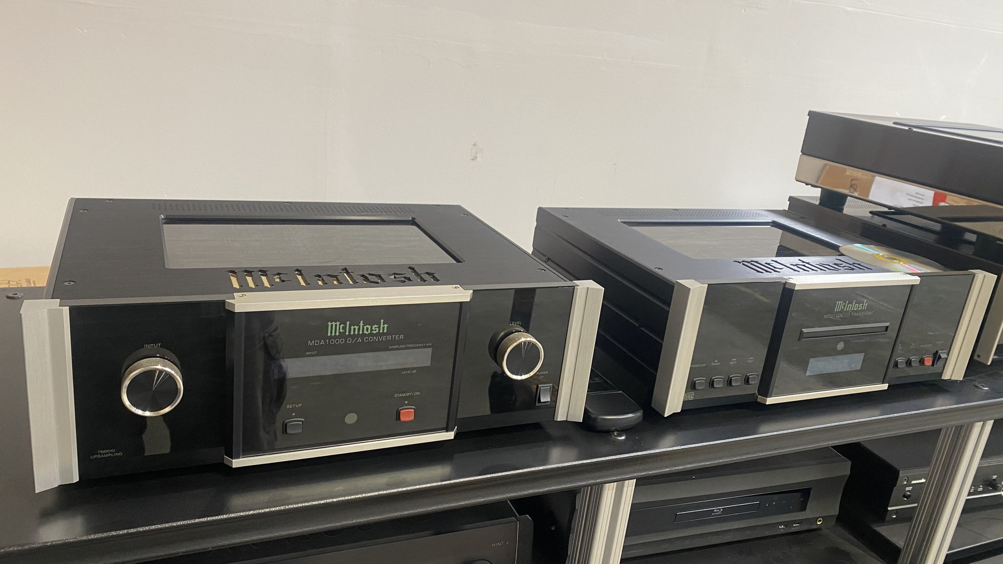 McIntosh DEALER:  MCD-1000 CD Transport & MDA-1000 DAC