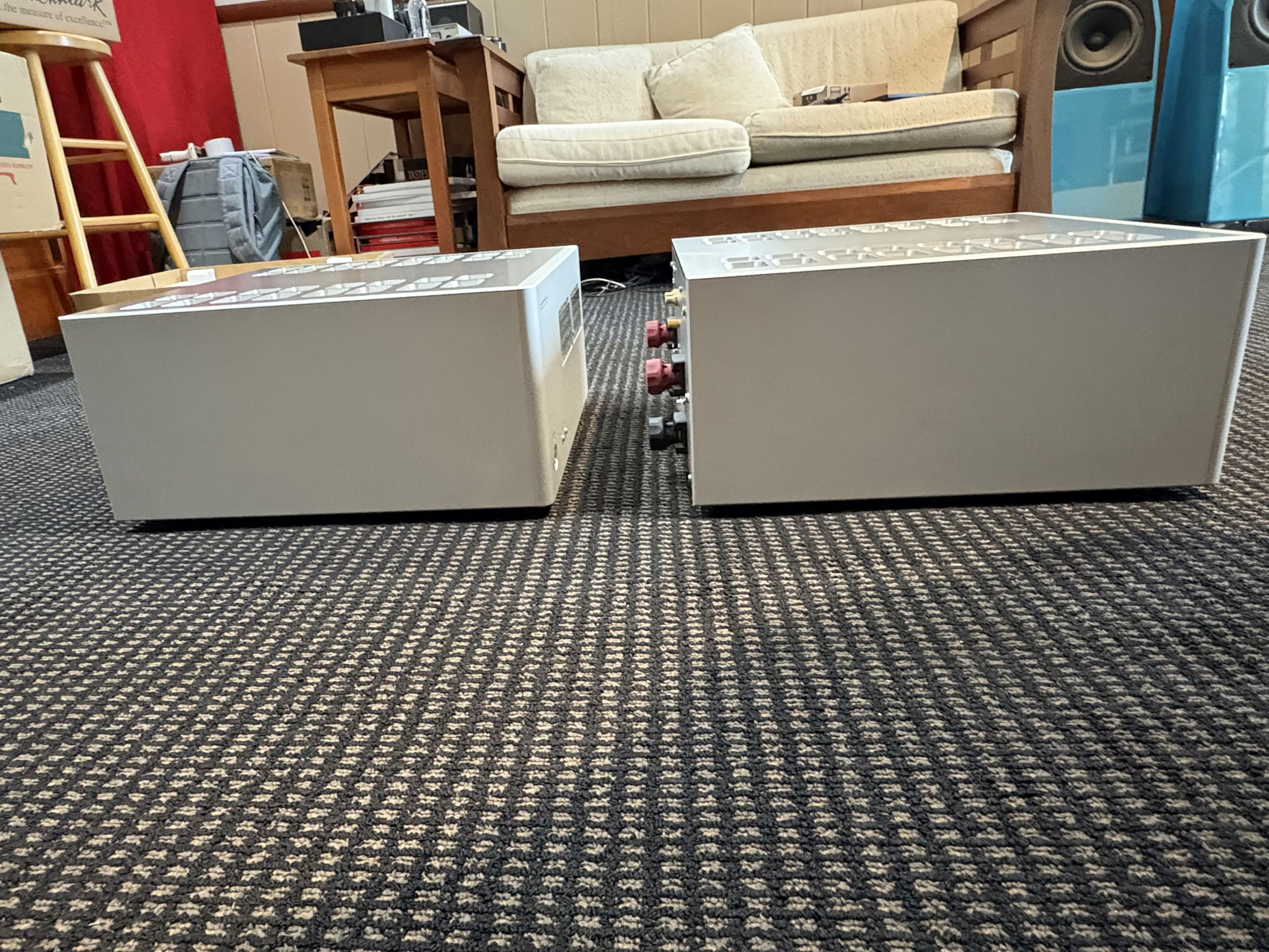 Luxman M900U Mono Amplifiers in Silver 5