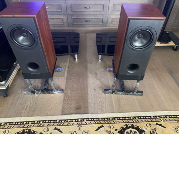 KEF Reference Series Model 102/2 Speakers and Stands Gr...