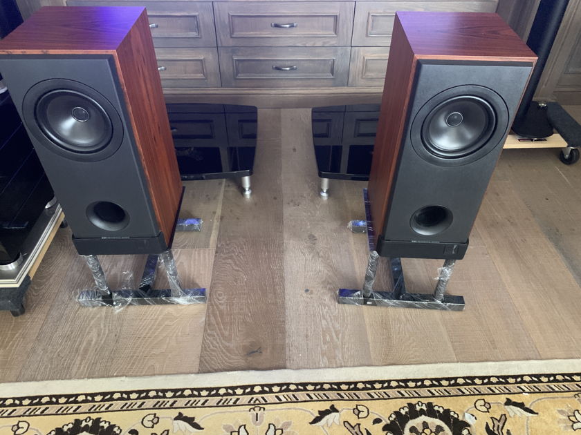 KEF Reference Series Model 102/2 Speakers and Stands Great Condition