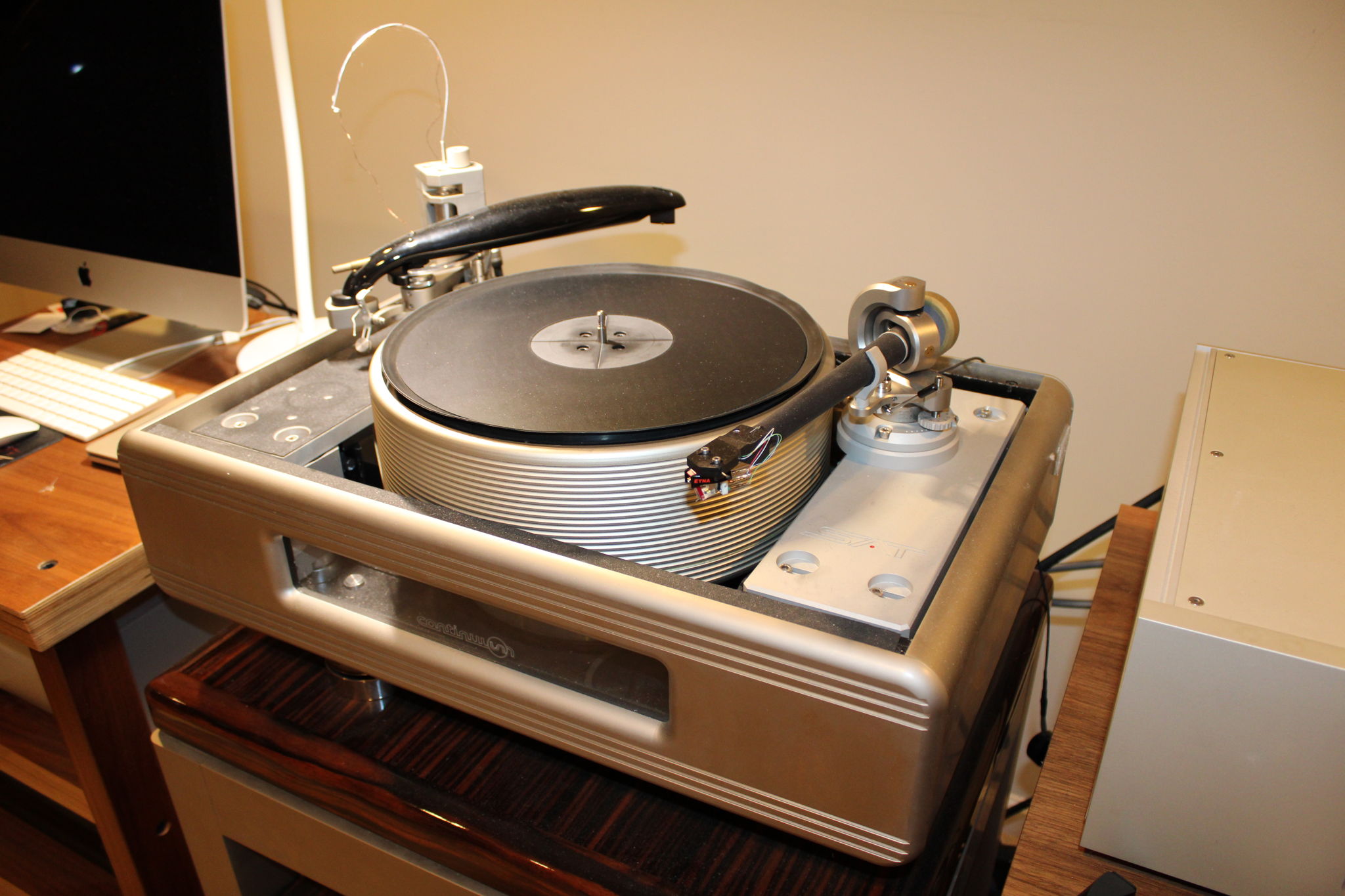 CONTINUUM AUDIO LABS CALIBURN TURNTABLE WITH COBRA TONE... 10