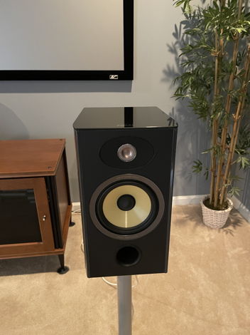 Focal Aria 906 K2 bookshelf speakers - mint customer tr...