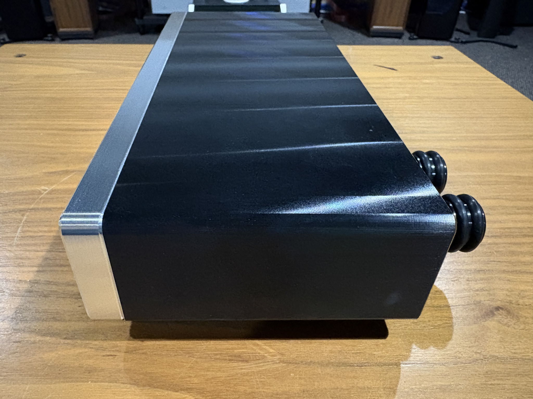 Jeff Rowland Model 125 Stereo Amplifier in Silver 4