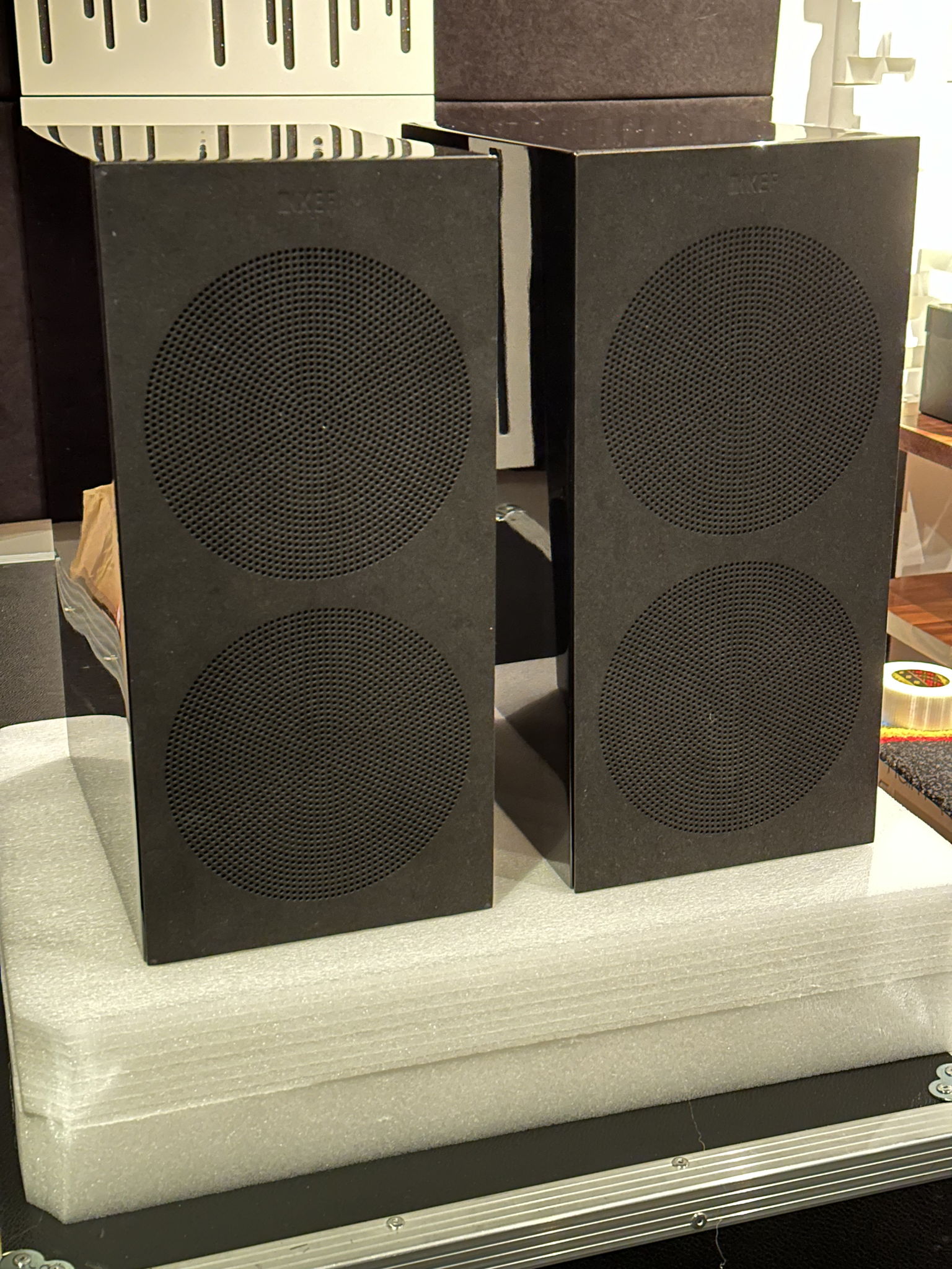 KEF R3 6