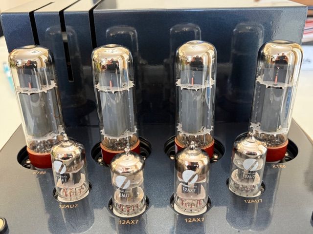 PrimaLuna ProLogue 2 Integrated Tube Amplifier 3