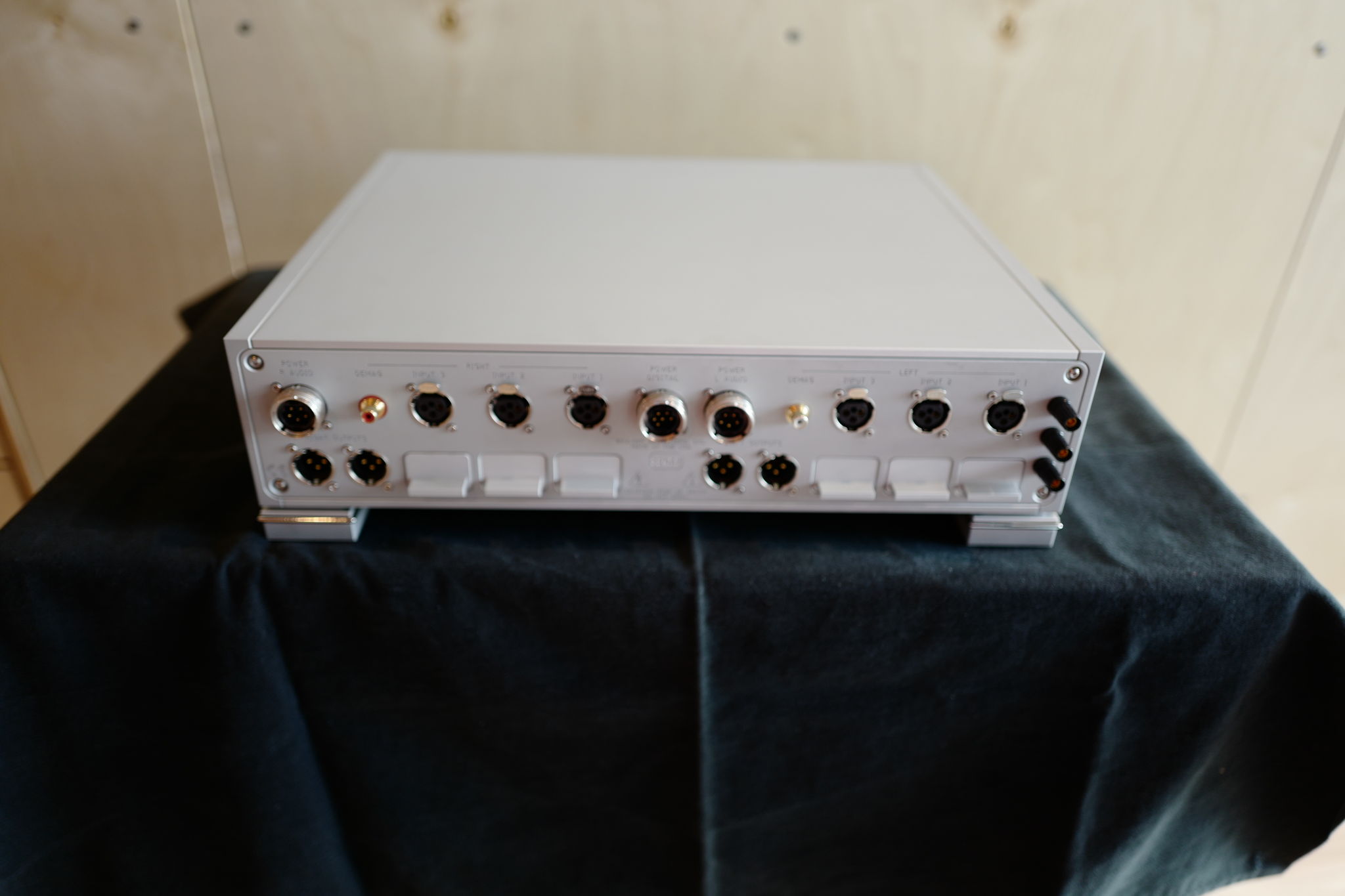 BOULDER 2108 PHONO PREAMPLIFIER WITH BOULDER 2100 POWER... 7