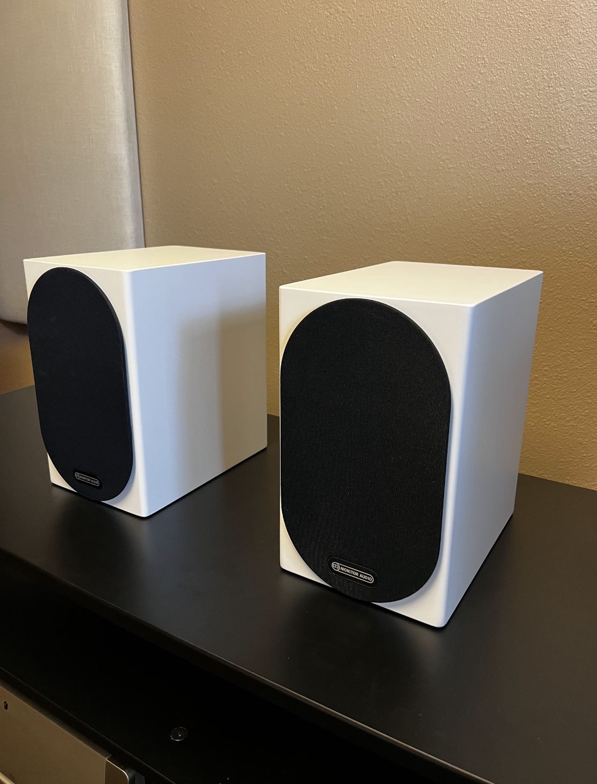 Monitor Audio Silver 50 With Stands 4