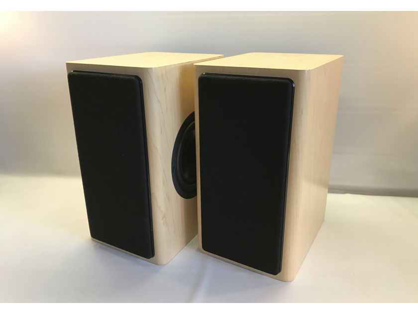 Audience ClairAudient 2+2 CROSSOVERLESS, 110 DB CAPABLE, REAL BIRCH VENEER, NEAR MINT, 5-YR FACTORY WARRANTY