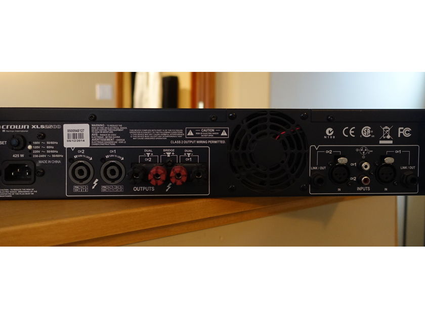 Crown Audio XLS 2500 high performance 440 watt stereo amp