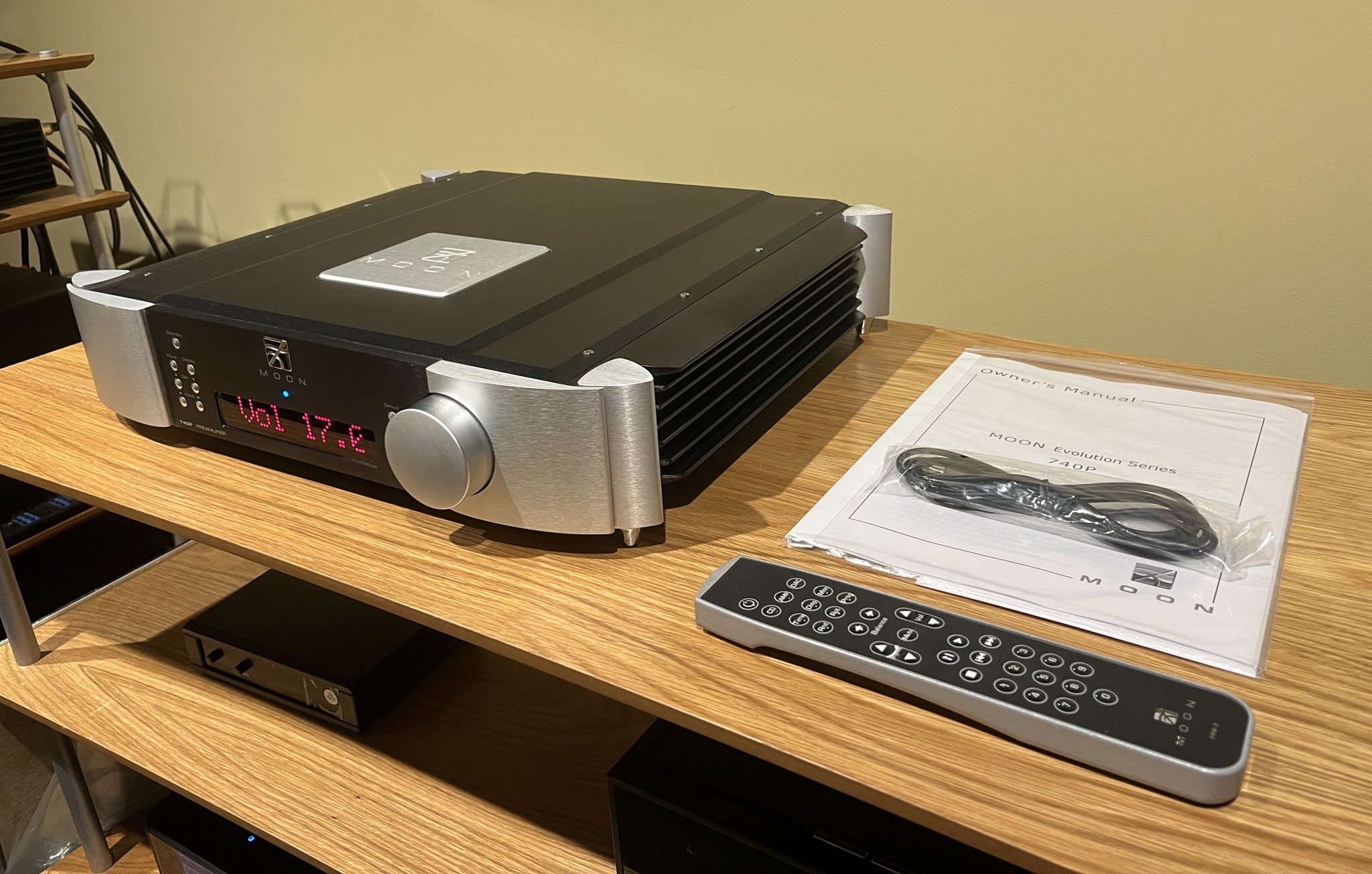 Simaudio Moon 740P Reference balanced preamplifier 5