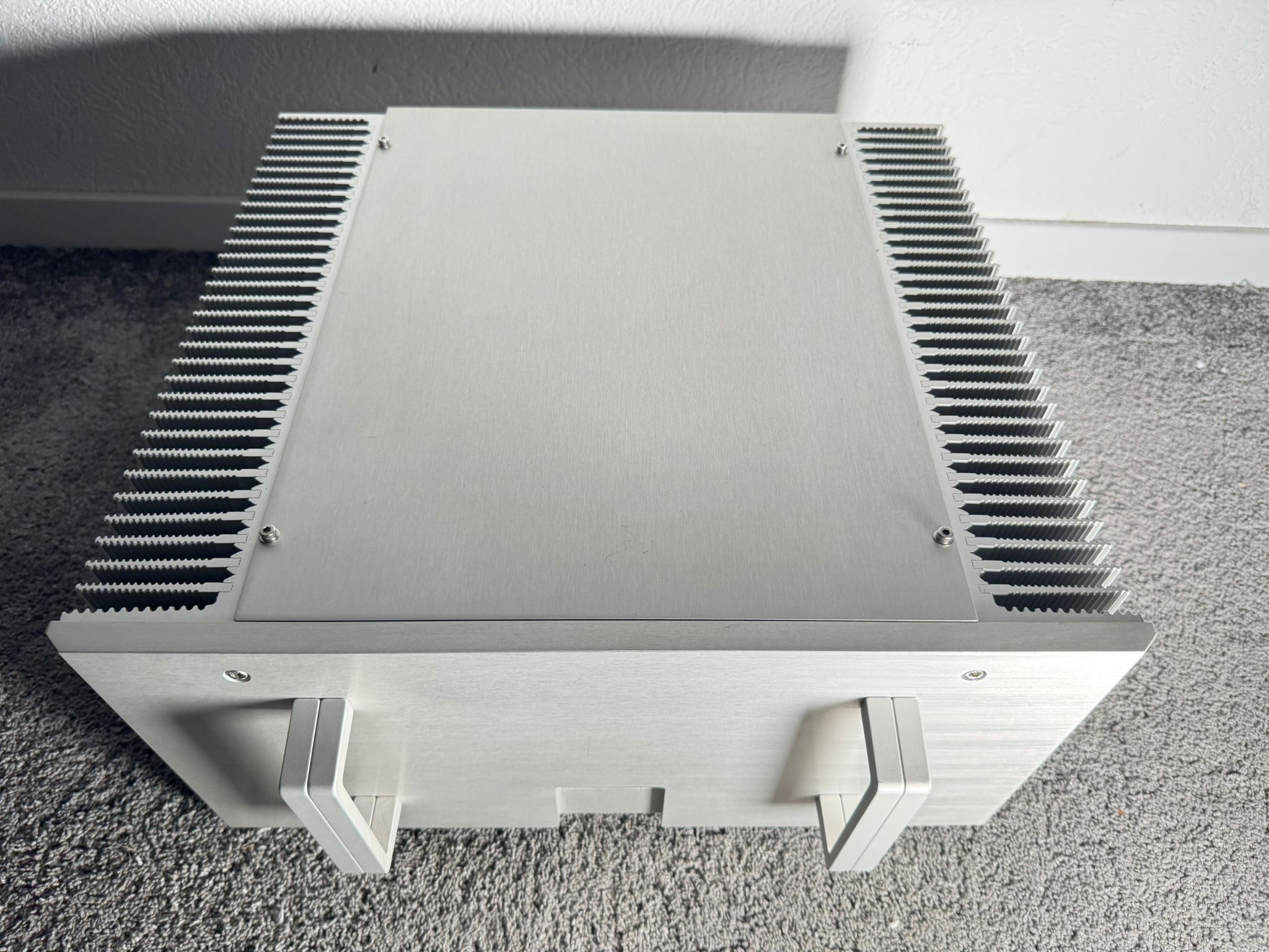 Gruensch CSE stereo power amplifier in silver 2