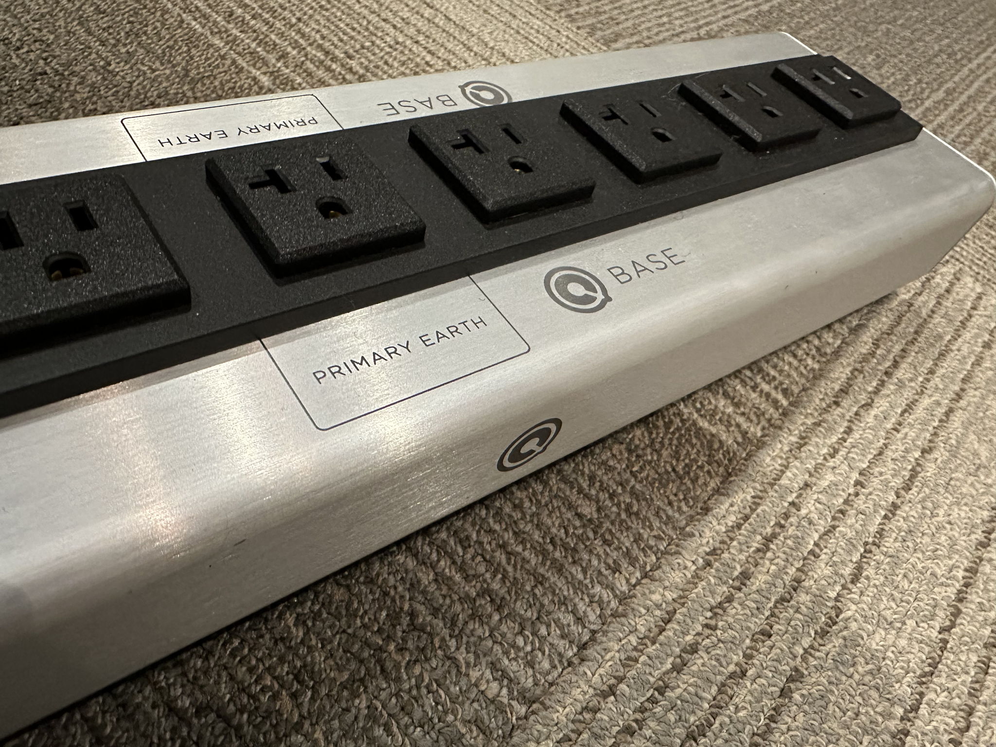 Nordost QBASE QB8 Power Distribution Unit (USA Model, 20A) 2