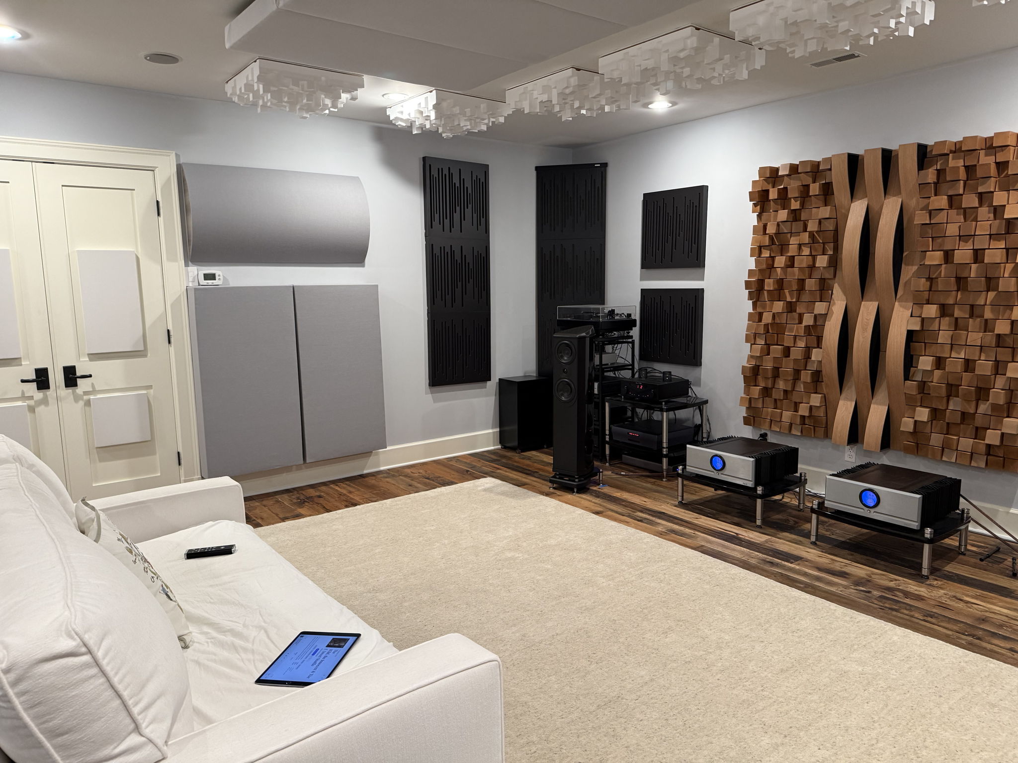 Addressing first reflections with broadband absorption on walls, floor and ceiling