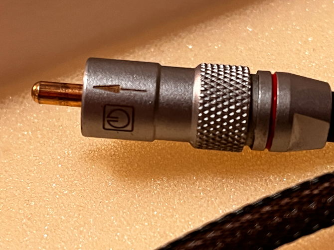 Goldmund Lineal Digital Cable 2