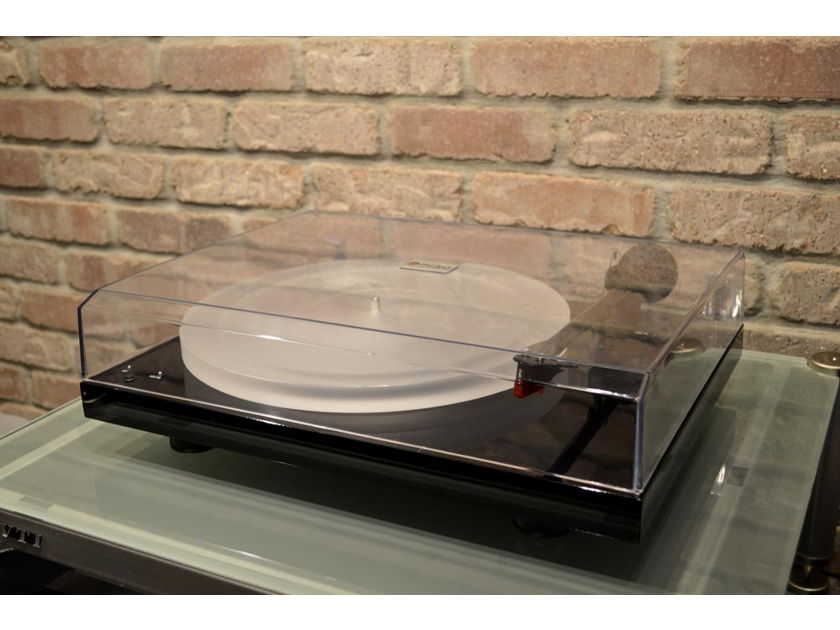 Pro-Ject Audio Debut Carbon Esprit SB Turntable - Piano Black / Acrylic Platter