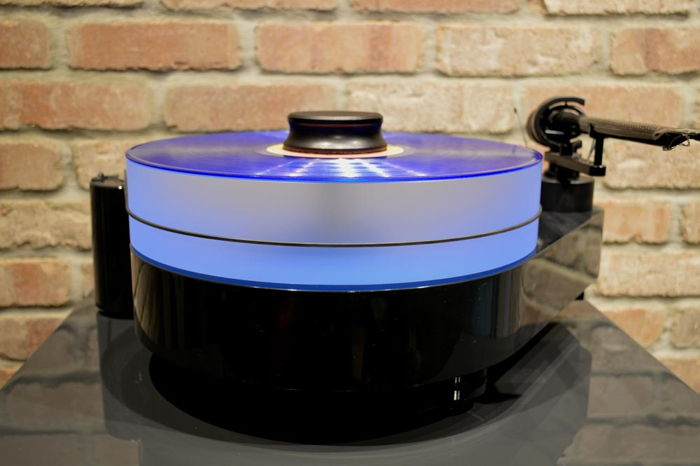 Pro-Ject RM 10 - RM Reference Turntable w/ 10" Carbon F...