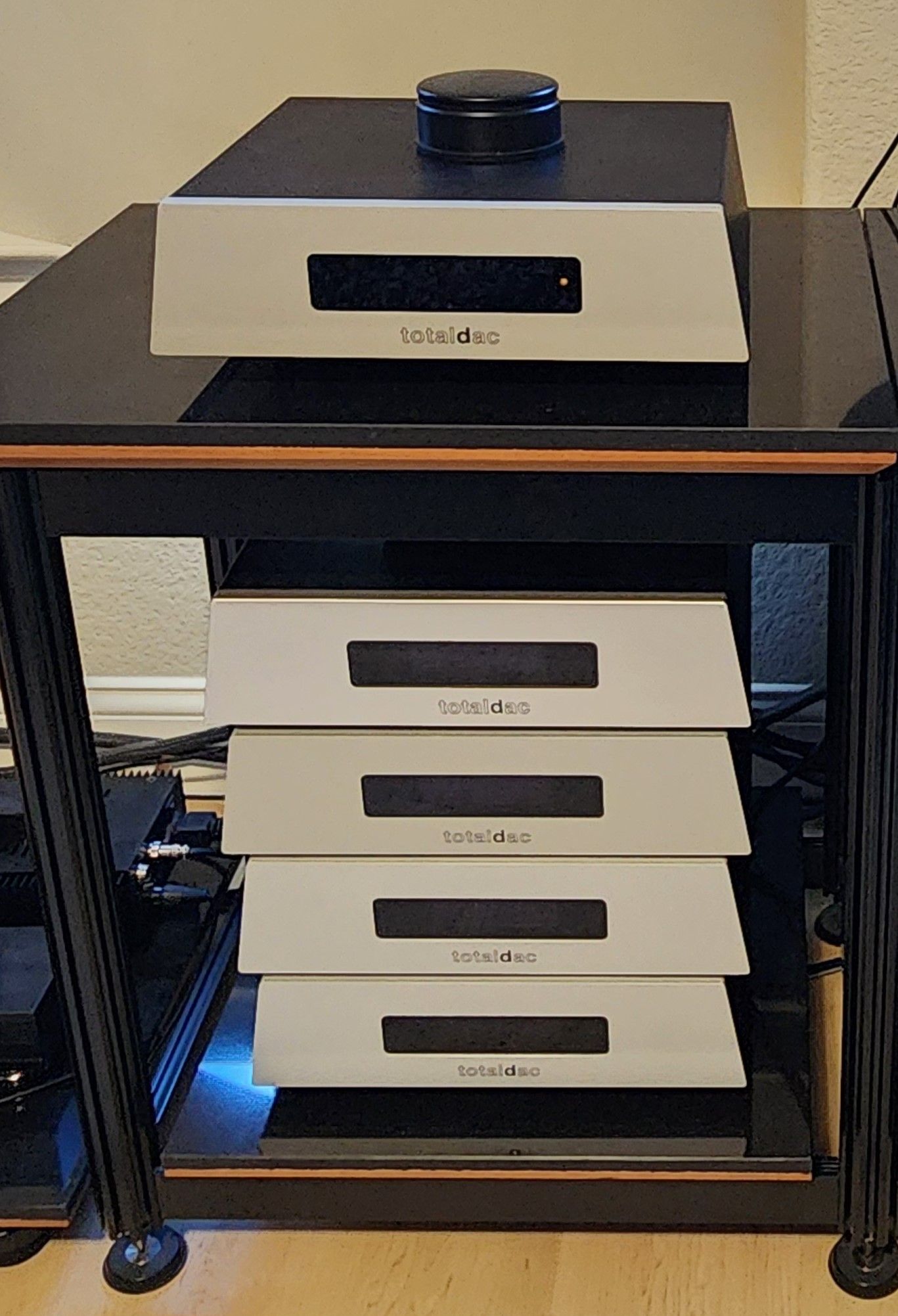 TotalDAC TD twelve + d1-streamer Live + Live power supply