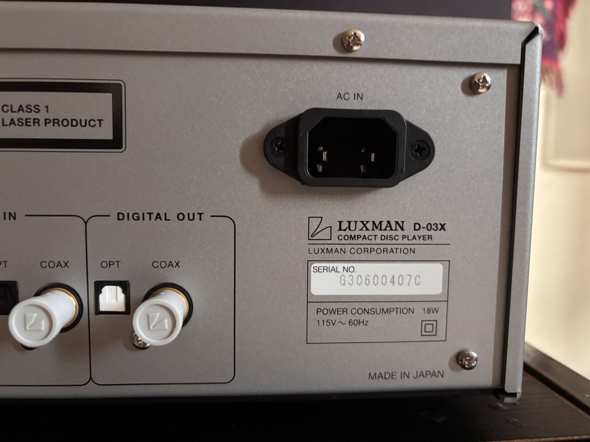 Luxman D-03X CD PLAYER with DAC 5
