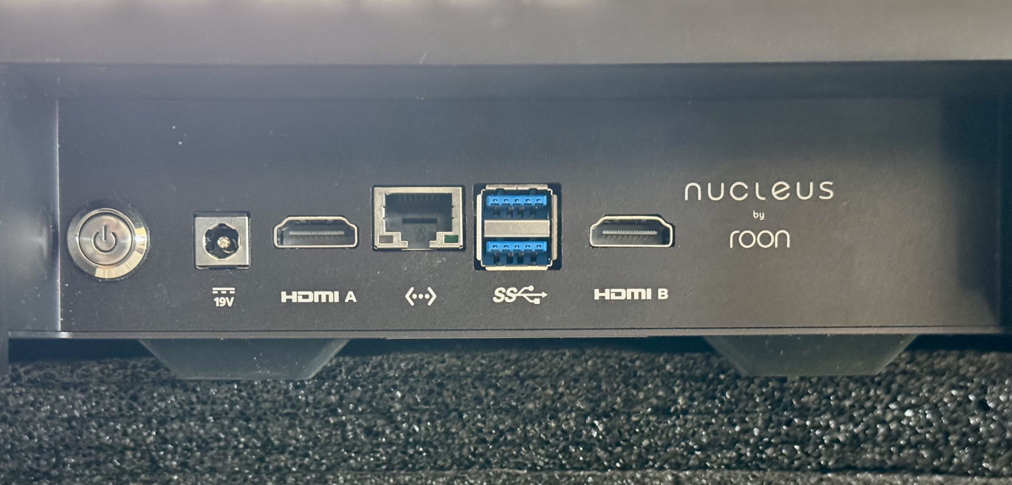 Roon Labs NUCLEUS PLUS w/2TB SSD. Hi Res music included. 3