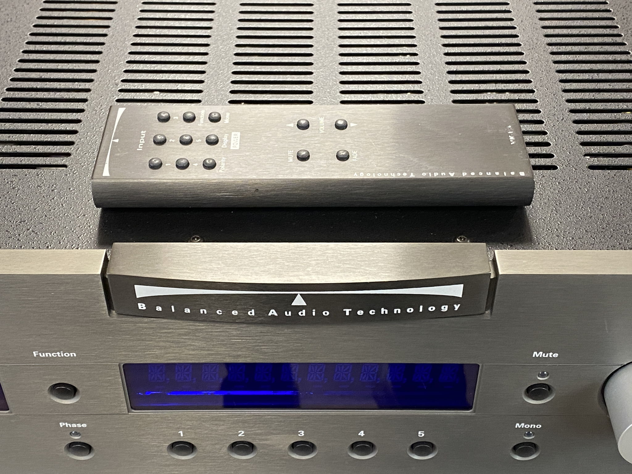 Balanced Audio Technology (BAT) VK-50SE Tube Preamplifi... 14