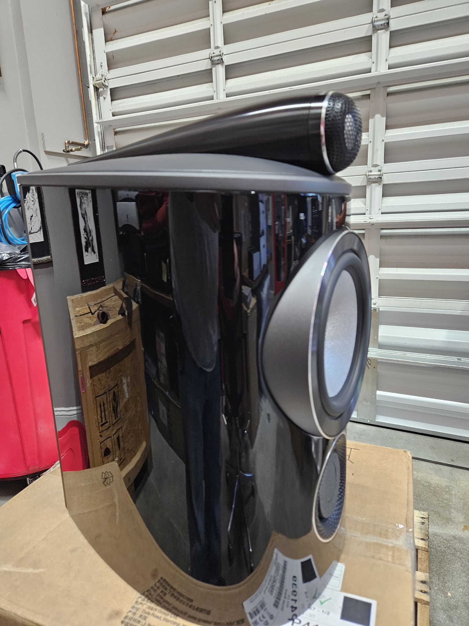 B&W (Bowers & Wilkins) 805  (stands not included) Price... 5