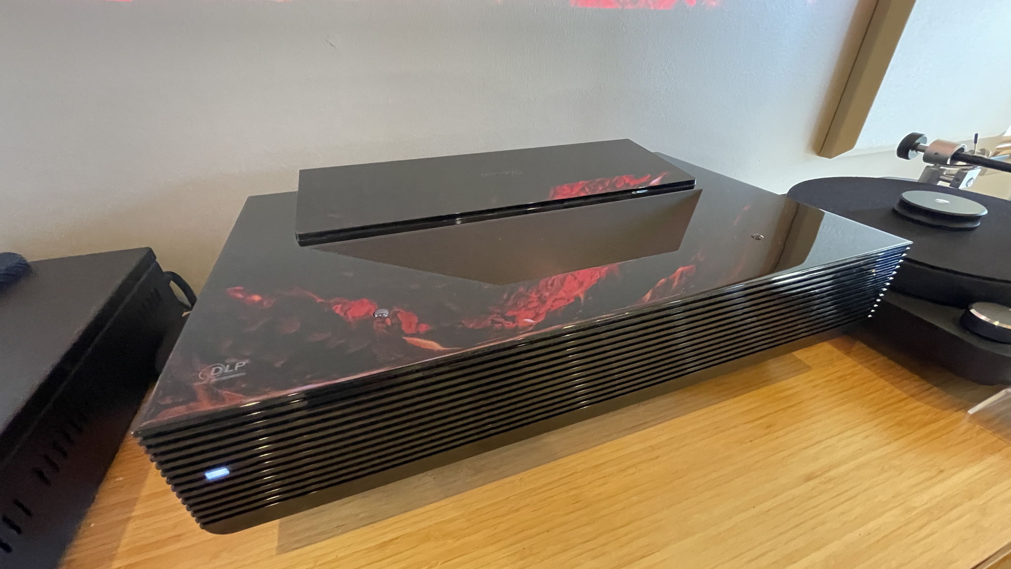 SIM2 DTV S HDR, Ultra Short Throw Projector 3