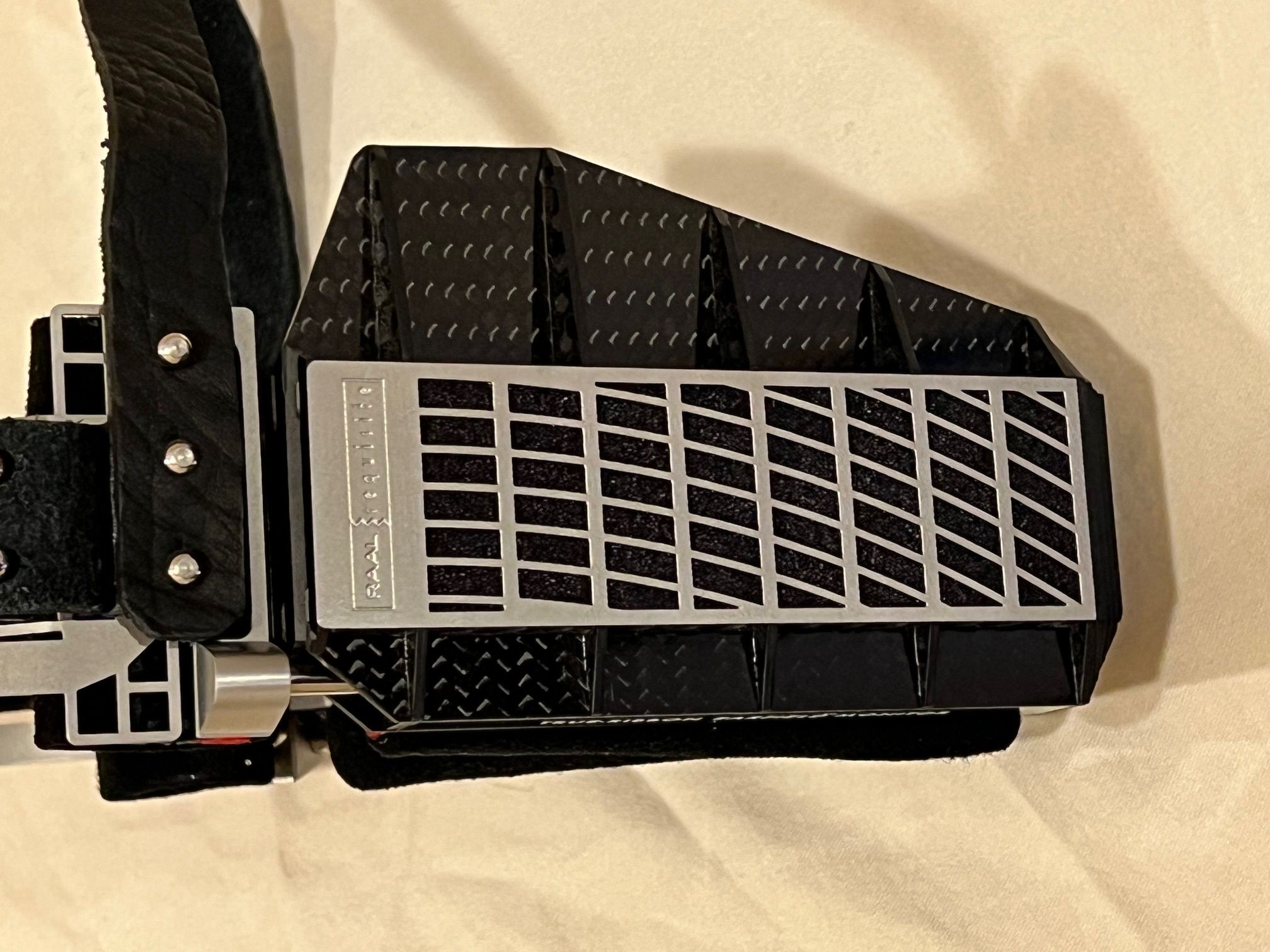 RAAL requisite SR1a ribbon headphones 4