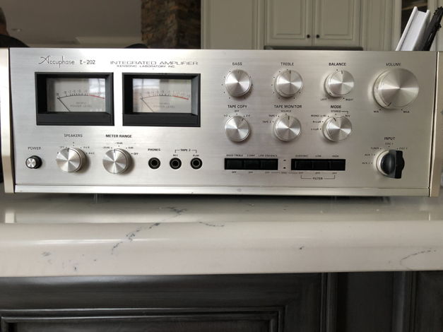 Accuphase E 202