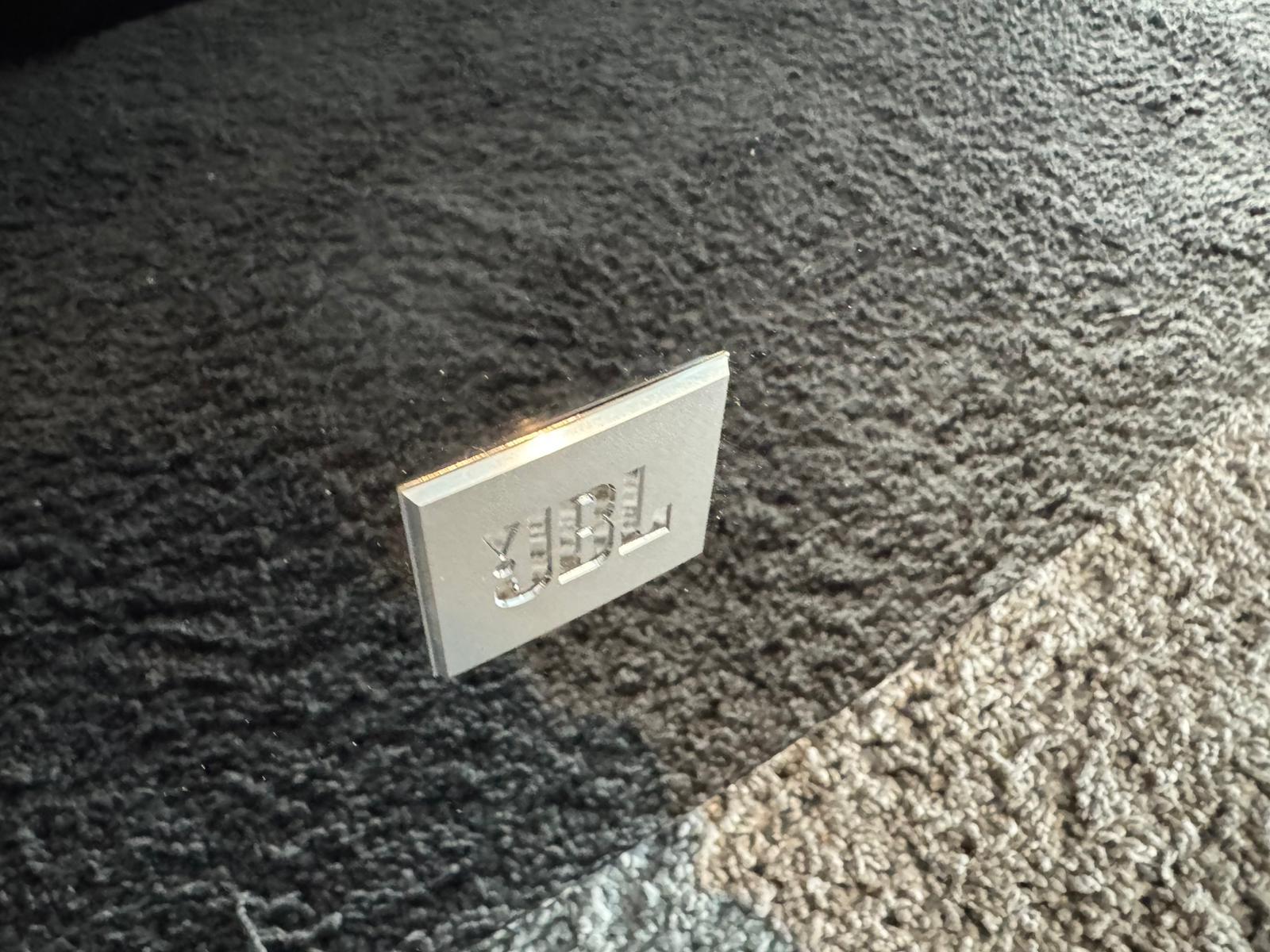 JBL S4700 speakers in black gloss from summer 2025 14