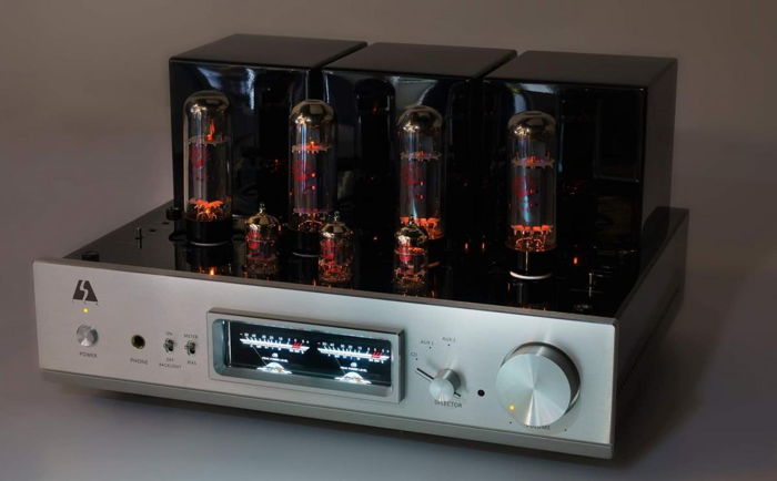 LSA Group VT-70 remote 35wpc tube amp w/great HP amp-Cl...
